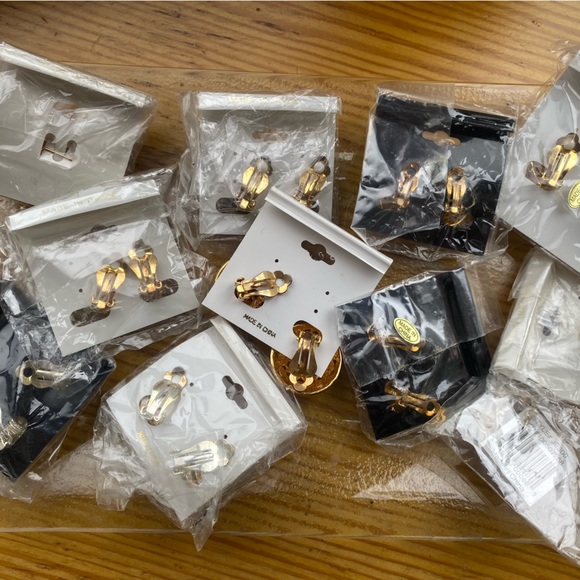 ✨$3✨   Fashion earrings dress up brooch - Picture 3 of 3